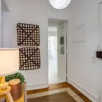 Spacious Tailor Made Flat In Areeiro