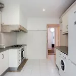 Spacious Tailor Made Flat In Areeiro Лісабон