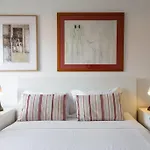 Spacious Tailor Made Flat In Areeiro Апартаменти *