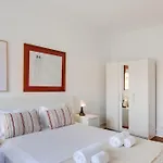 Spacious Tailor Made Flat In Areeiro Лісабон