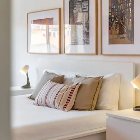 Spacious Tailor Made Flat In Areeiro