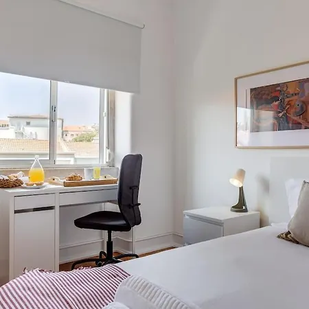 Апартаменти Spacious Tailor Made Flat In Areeiro *