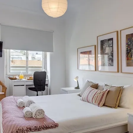 Апартаменти Spacious Tailor Made Flat In Areeiro Лісабон