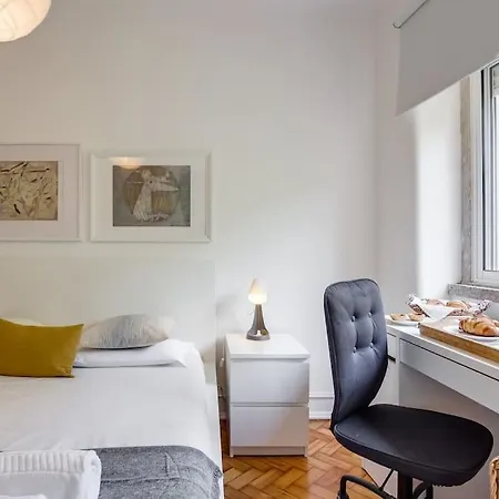 Apartment Spacious Tailor Made Flat In Areeiro *