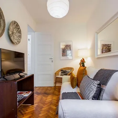 Spacious Tailor Made Flat In Areeiro Apartamento
