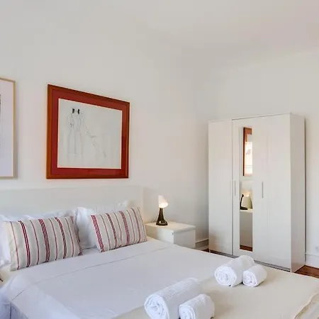 Spacious Tailor Made Flat In Areeiro Лиссабон