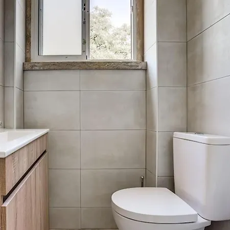 Spacious Tailor Made Flat In Areeiro * Lissabon